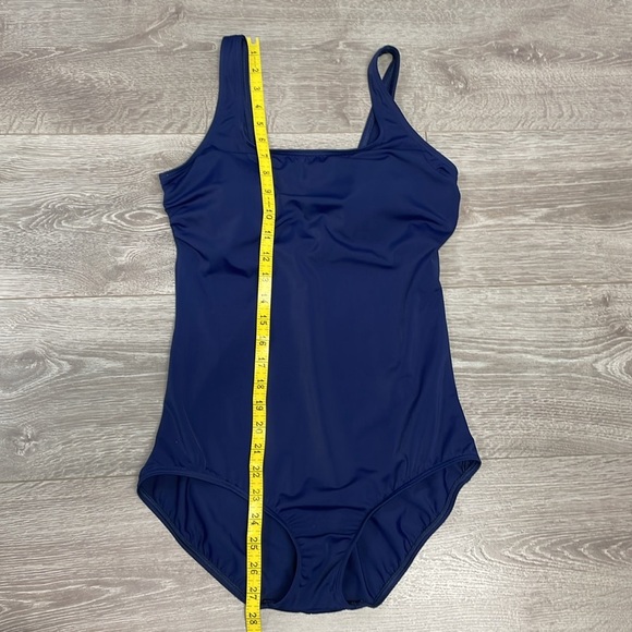 Lands’ End 510136 Tugless Low Leg One Piece Swimsuit Navy 10 - Picture 9 of 16